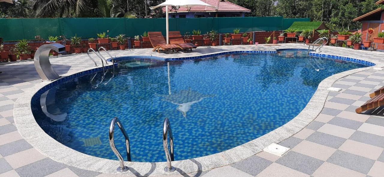 Srinikethana Home Stay With Swimming Pool Madikeri Exterior photo