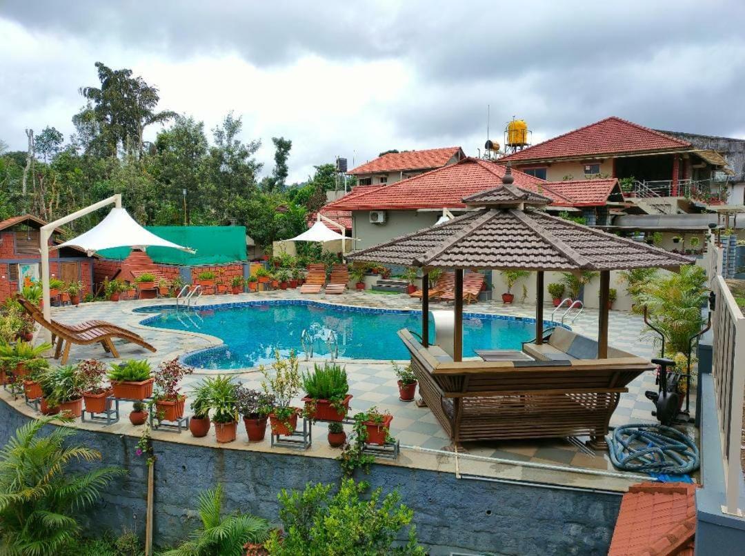 Srinikethana Home Stay With Swimming Pool Madikeri Exterior photo