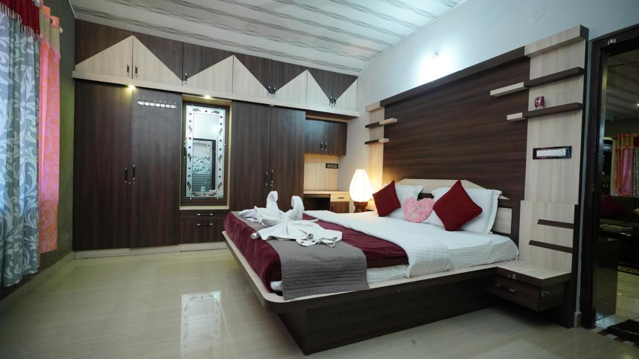 Srinikethana Home Stay With Swimming Pool Madikeri Exterior photo