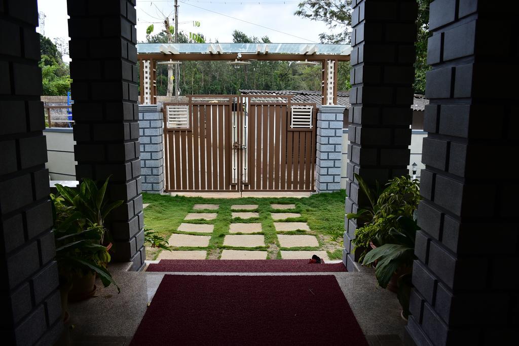 Srinikethana Home Stay With Swimming Pool Madikeri Exterior photo