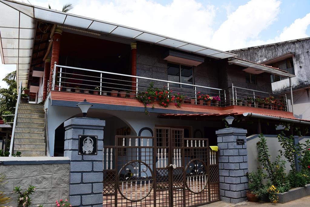 Srinikethana Home Stay With Swimming Pool Madikeri Exterior photo