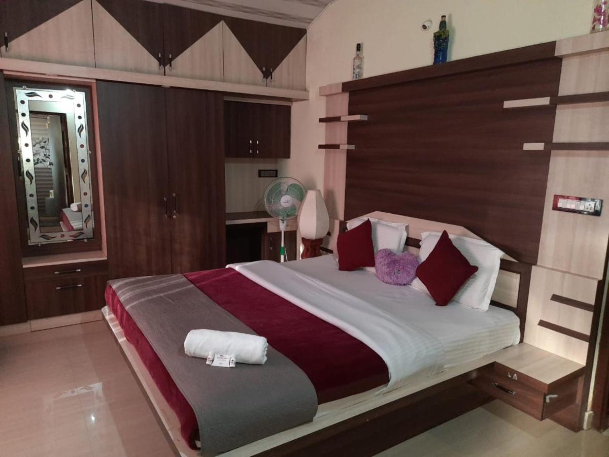 Srinikethana Home Stay With Swimming Pool Madikeri Exterior photo